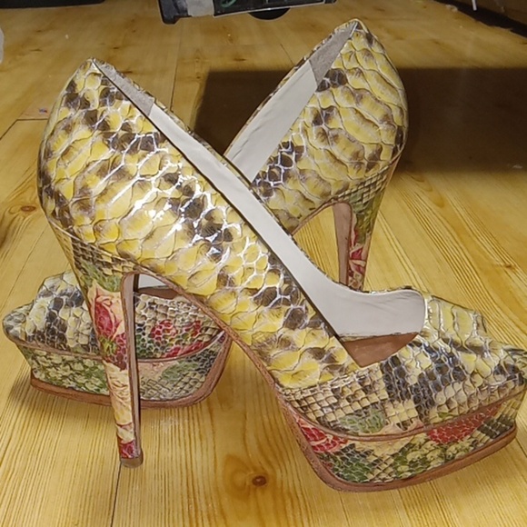 Aldo 39  Snakeskin and Floral open toe pumps ♥ 3/$40​ - Picture 2 of 10